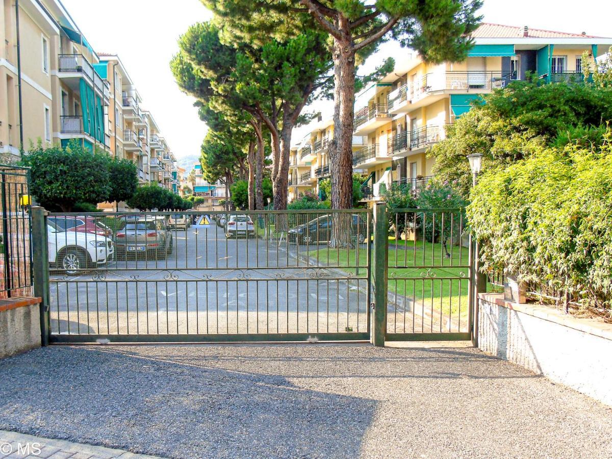 Pietra Home, Posto Auto, Ac ,Wifi, 150Mt Dal Mare Пиетра Лигуре Екстериор снимка